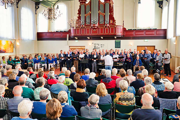 27 okt 2018 - Groot mannenkoor Midden Holland en gemengd koor Encore in de Geref.Kerk_04
